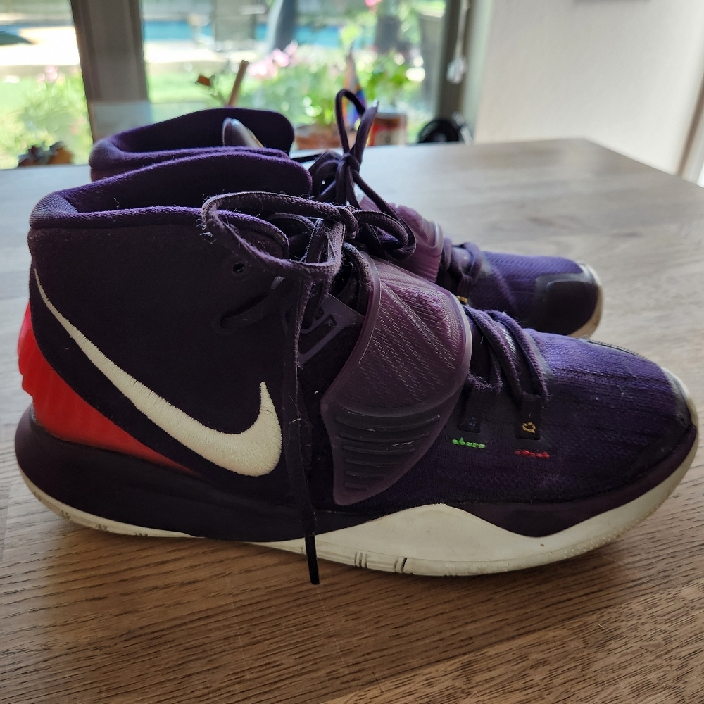 Nike Kyrie 6 BG Enlightenment basketball sneakers. Purple boys size 6.5Y